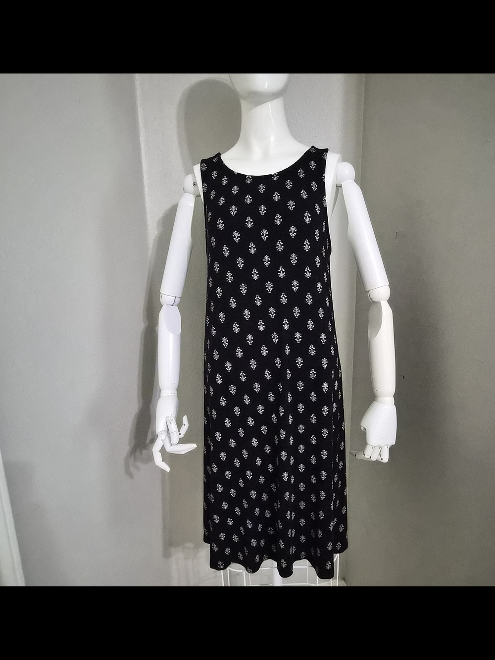 Old Navy Black & White Sleeveless Midi Dress